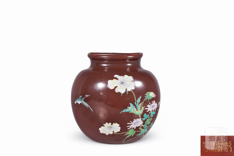 清乾隆 紫金釉粉彩蝶恋花壁瓶 - 图1